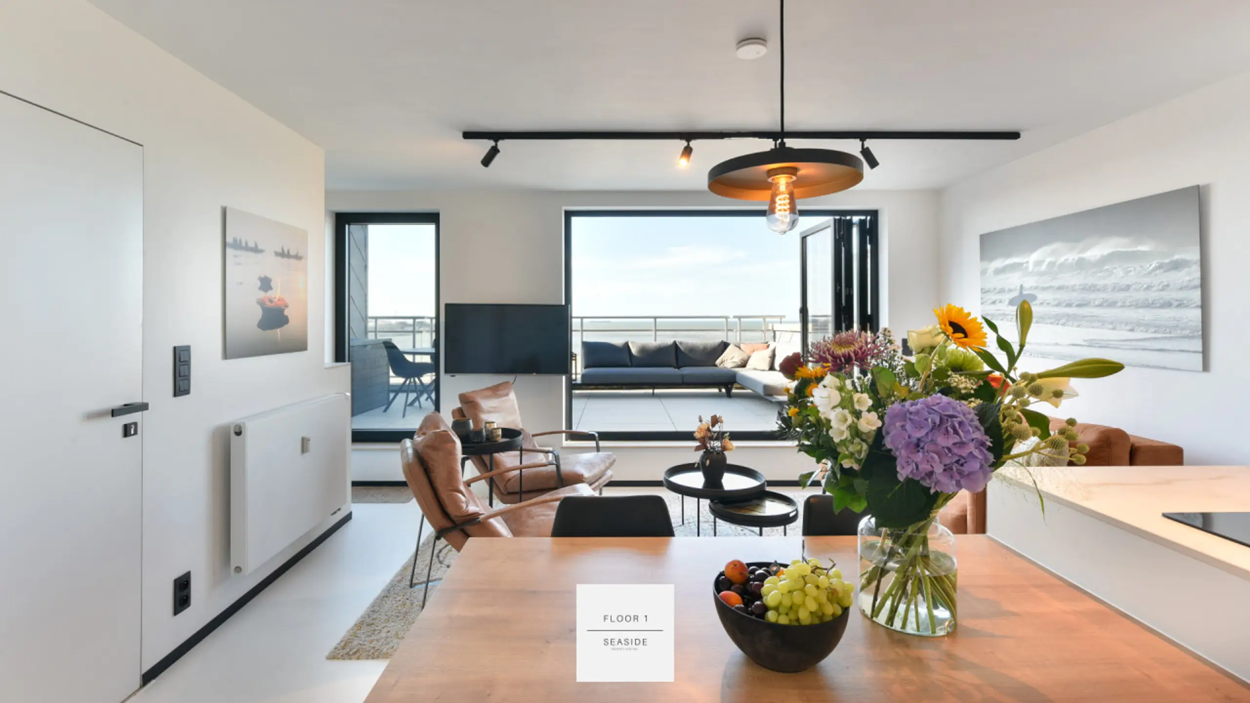 The Surf Floor, parking and big sea-view terrace